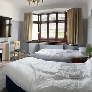 romantic-o2-arena-4bedrooms-house.brighton-hotels-england.com/